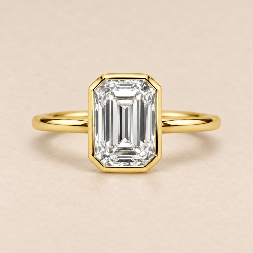 Emerald Bezel in Yellow Gold, front view