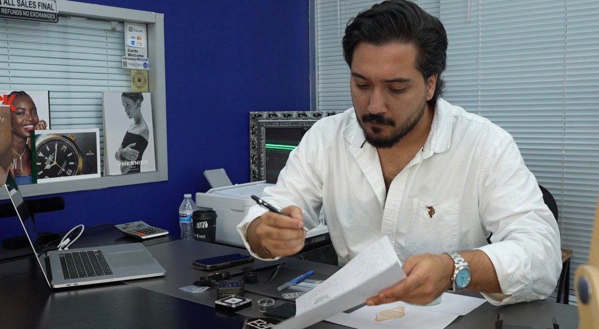 Fere jeweler at the design desk in the Houston store